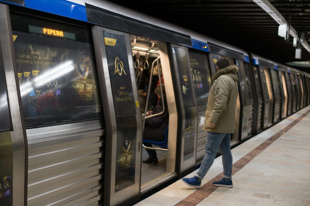 Proteste in Bucuresti din cauza cresterei tarifelor la metrou Peste 11500 de oameni au semnat deja o petitie