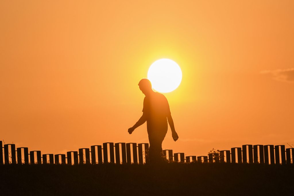 Raport Valuri de caldura fara precedent in aproape toata Europa in 2025 Expert Schimbarile climatice reprezinta o realitate cu care ne confruntam