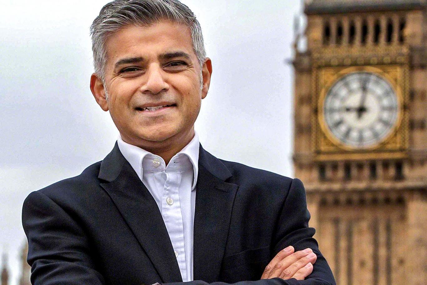 Scandal la Londra Politisti inarmati au uitat o geanta cu arme in fata casei primarului Sadiq Khan
