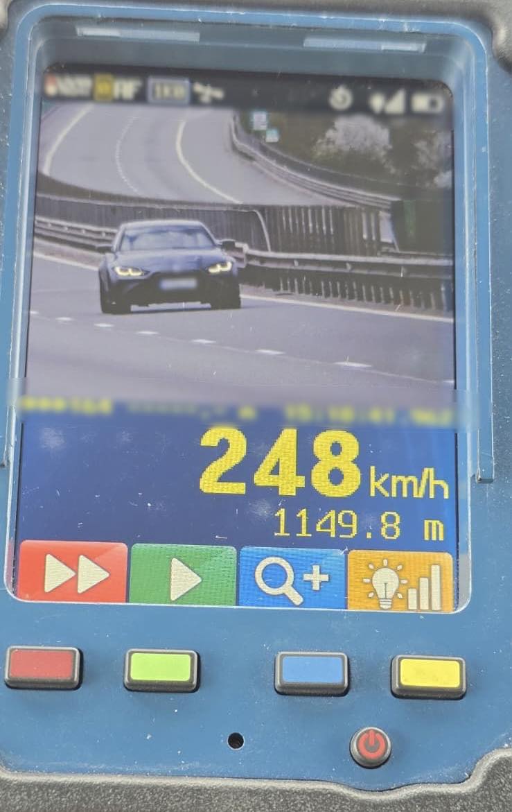 Sofer din Bucuresti suprins cu viteza de 248 km h pe un segment al Autostrazii Transilvania