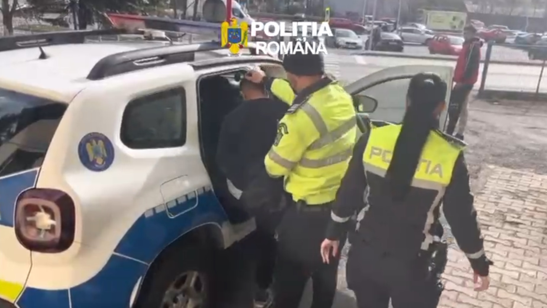 Tanar retinut dupa un accident pe DN1 conducea fara permis sub influenta alcoolului si avea numere de inmatriculare false