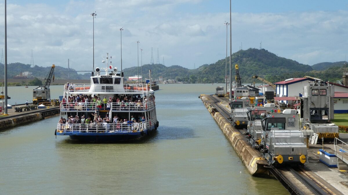 Tensiuni in jurul Canalului Panama Aciunile Chinei fata de panamezi starnesc ingrijorari in regiune