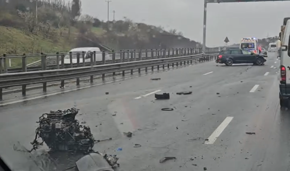 VIDEO Acident pe Autostrada Transilvania A3 ACUM Pompierii effectueaza operatiuni de descarcerare Doi barbati raniti primesc asistenta medicala
