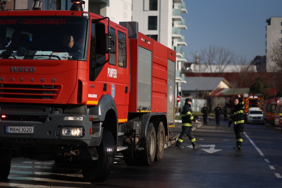 accident rutier pe dn 1a in boltesti scaini pompierii intervin pentru salvarea persoanelor afectate