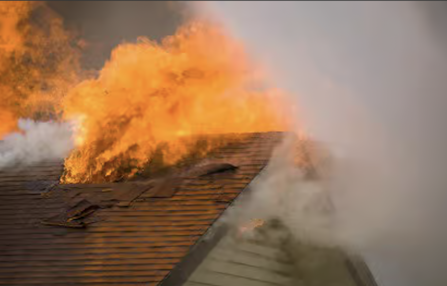 incendiu la o cabana din cluj acoperisul a fost distrus de flacari iar un barbat a avut nevoie de ingrijiri medicale
