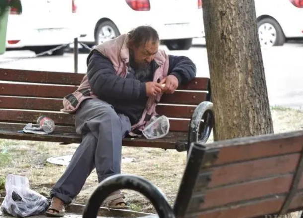 situatie ingrijoratoare intr un cartier din cluj napoca persoanele fara adapost genereaza probleme serioase lasam un haos de nedescris