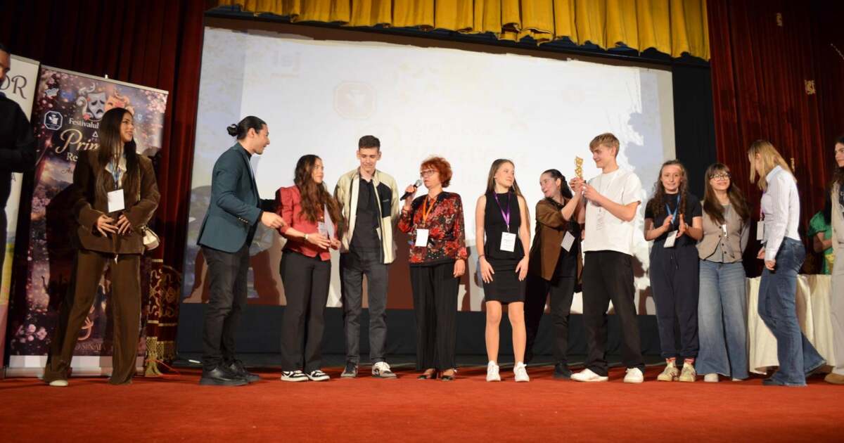 video triumf pe scena de la sinaia elevii de la ana aslan au transformat satira educationala intr un premiu national