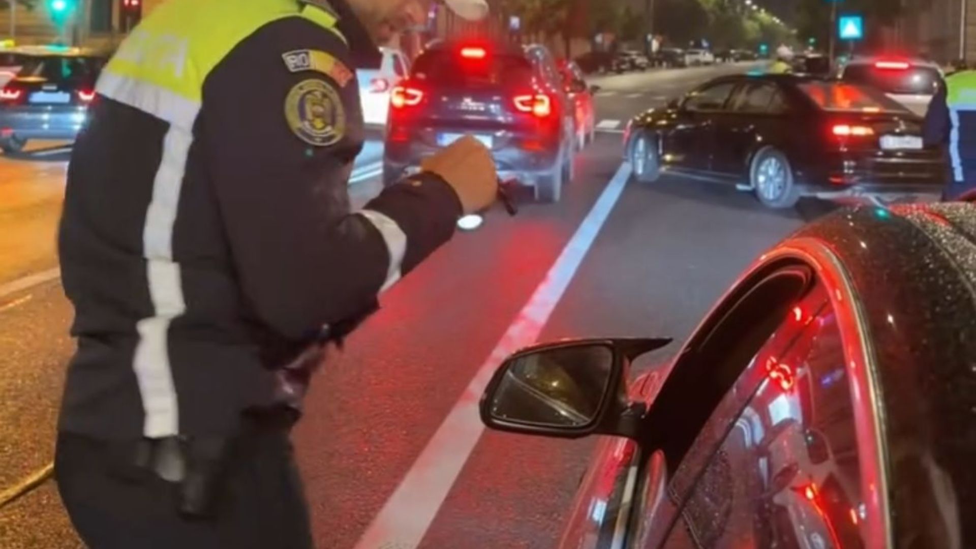 Acțiuni ale poliției pe drumurile din Cluj: Sute de șoferi controlați, permise suspendate și cazuri de consum de alcool la volan depistate într-o singură seară. 2 Actiuni ale poliiei pe drumurile din Cluj Sute de soferi controlati permise suspendate si cazuri de consum de alcool la volan depistate intr o singura seara