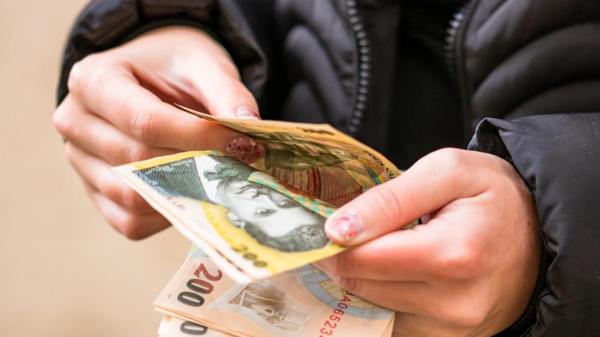 Cate romani au beneficiat de pensii speciale in martie 2026 Numarul acestora a crescut comparativ cu februarie