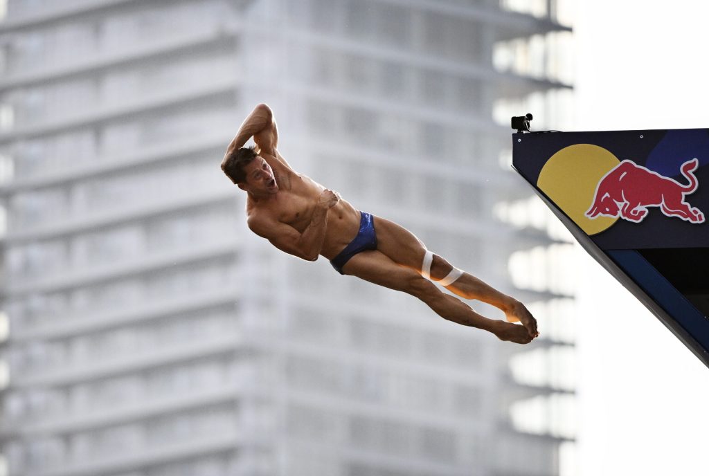 Constantin Popovici, cel mai bun sportiv din Europa în 2025 la sărituri în apă de la mare înălțime, revine în competiție la Cupa Mondială. 2 Constantin Popovici cel mai bun sportiv din Europa in 2025 la sarituri in apa de la mare inaltime revine in competitie la Cupa Mondiala
