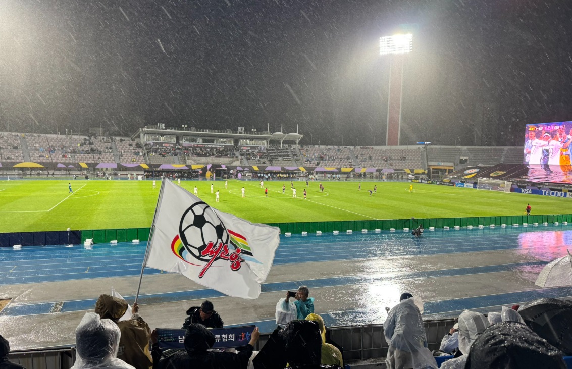 Coreea de Nord a invins Coreea de Sud in fotbal feminin Reactia fanilor a surprins presa internationala