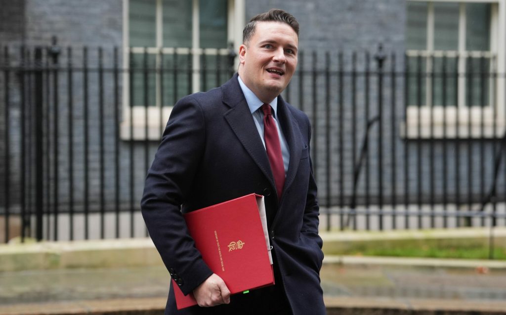 Criza politica in Marea Britanie Ministrul Sanatatii demisioneaza si ridica semne de intrebare asupra viitorului lui Keir Starmer