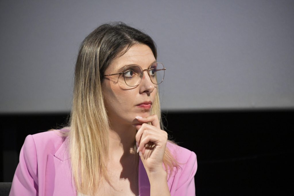 Diana Buzoianu contesta protestul de la Apele Romane Est e organizat de un sindicat care reprezinta 30 din angajati Nu vom putea sa majoram salariile pentru mii de oameni