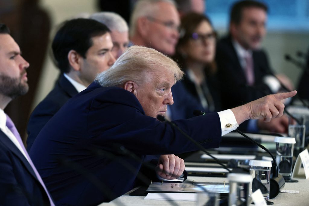ExxonMobil si Chevron se opun presiunii lui Trump de a creste productia de petrol
