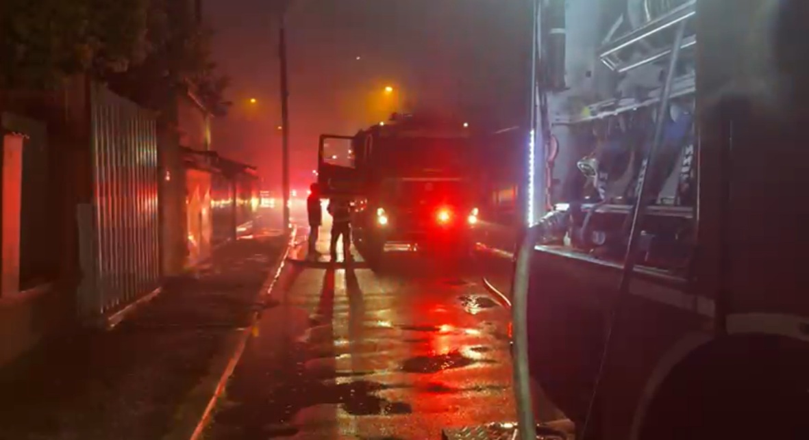 Incendiu de mari dimensiuni in Capitala Autoritatile au emis un mesaj Ro Alert