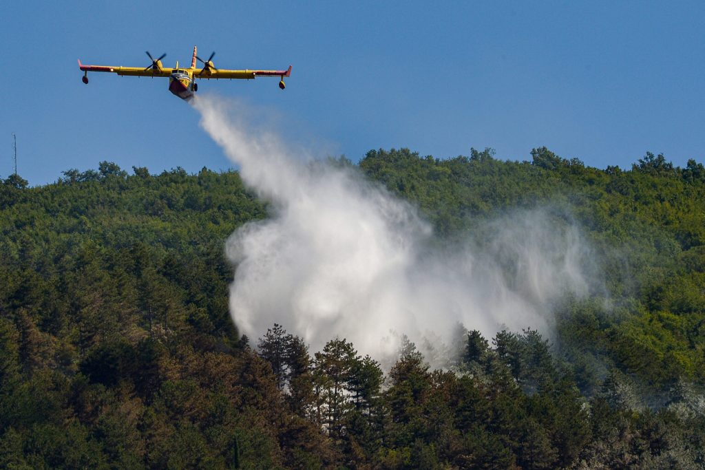 Italia Peste 3000 de persoane evacuate si armata mobilizata din cauza unui incendiu de vegetatie