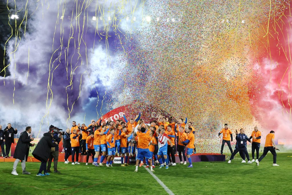 Jandarmeria aduce lamuriri in legatura cu interventia asupra lui Stefan Bairam dupa finala Cupei Romaniei la fotbal Sanciuni ce depasessc 20 de mii de lei aplicate