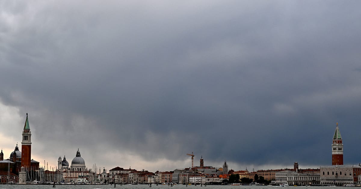 Juriul Bienalei de la Venetia isi prezinta demisia din cauza deciziei de a permite participarea Rusiei