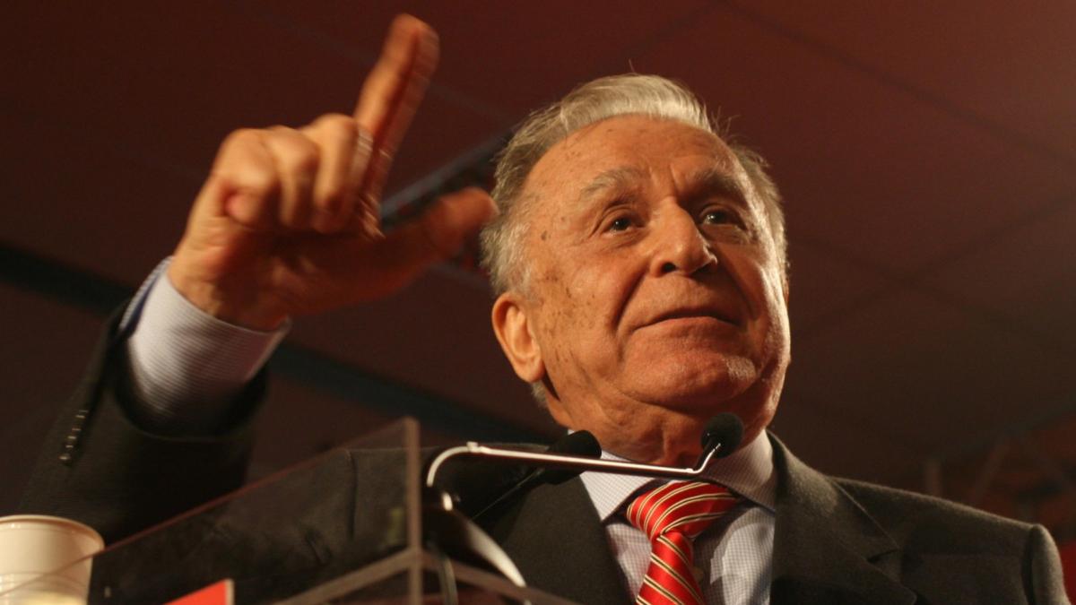 MAE declasifica 5000 de dosare din anii 90 Alegerile din mai 1990 mineriadele vizita Regelui Mihai