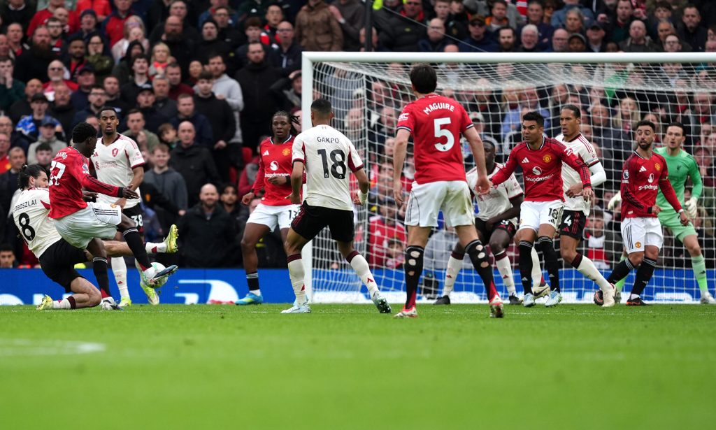 Manchester United invinge Liverpool in derby si se intoarce in Liga Campionilor dupa 3 ani de absenta