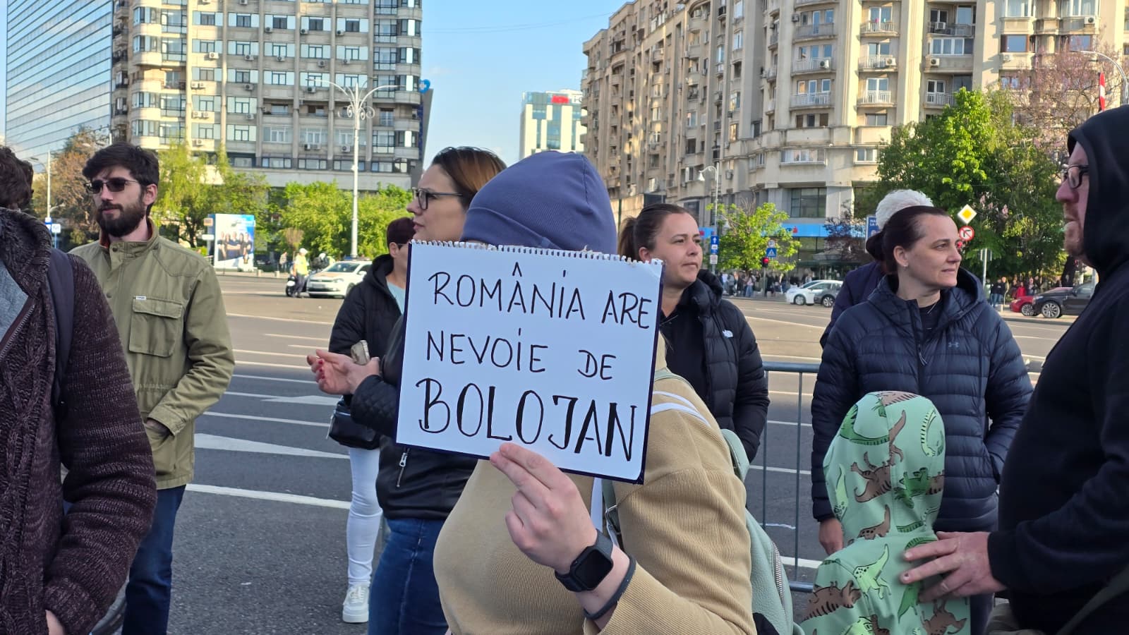 Manifestare de sustinere pentru premierul Ilie Bolojan in Bucuresti Poate ne aude si presedintele