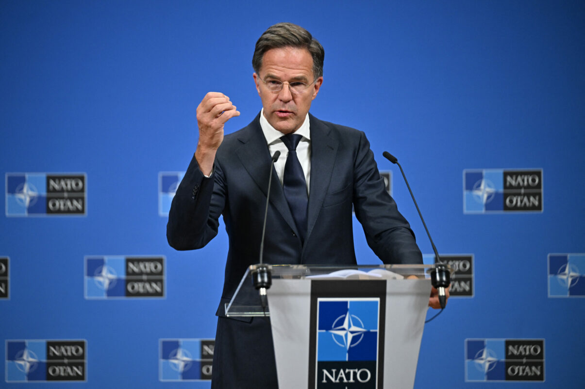 Mark Rutte considera ca multe tari NATO nu aloca suficiente resurse pentru sprijinul Ucrainei