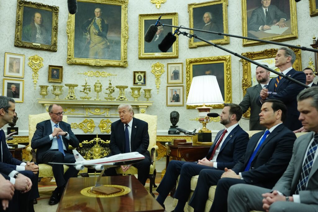 Merz reafirma parteneriatul militar cu SUA in ciuda amenintarilor lui Trump privind retragerea trupelor americane din Germania