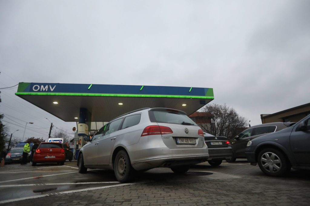 Motorina mai costisitoare pe drumul spre mare soferii achita mai mult pe Autostrada Soarelui decat in alte orase din tara