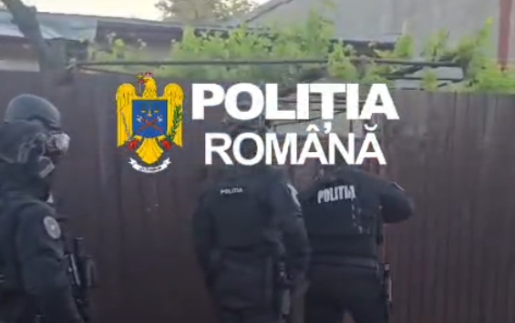 Percheziții în București și în trei județe după atacul asupra „Măcelarului lui Bebino”. Poliția a confiscat arme și obiecte contondente. 2 Perchezitii in Bucuresti si in trei judete dupa atacul asupra Macelarului lui Bebino Politia a confiscat arme si obiecte contondente