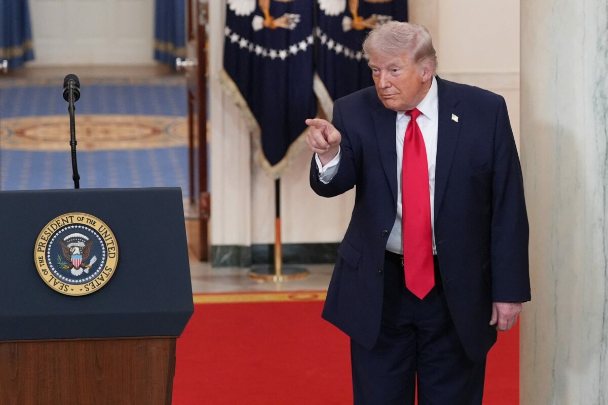 Pietele globale inregistreaza scaderi iar pretul petrolului depaseste 110 dolari dupa avertismentul lui Trump pentru Iran Ceasul ticaie