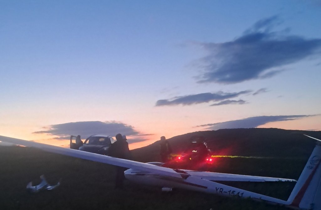Planor cu posibile dificultati la aterizare in Mera judetul Cluj Informatiile despre un posibil accident aviatic nu sunt confirmate Nu am fost sesizati