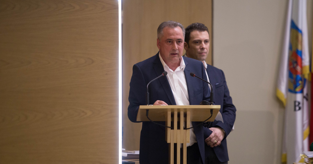 Președintele Autorității Vamale Române, Mihai Savin, reținut de procurori alături de alte două persoane… 2 Presedintele Autoritatii Vamale Romane Mihai Savin retinut de procurori alaturi de alte doua persoane