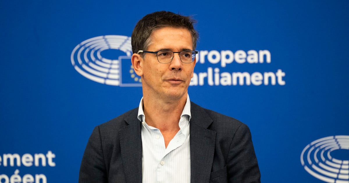 Seful Verzilor Bas Eickhout demisioneaza din Parlamentul European dupa ce a fost facuta publica o relatie