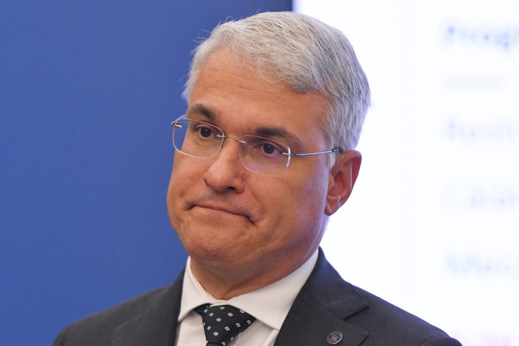 Sindicatele Politistilor cer demisia lui Pislaru Nu cunoaste legislatiatia sau amesteca lucrurile in mod subversiv