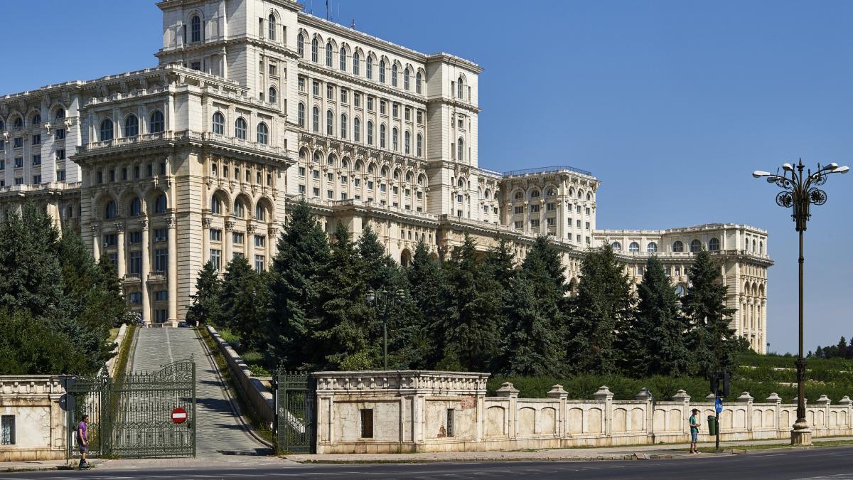 Sindicatul angajatilor guvernamentali solicita prime de 15000 de lei Nu este normal sa avem