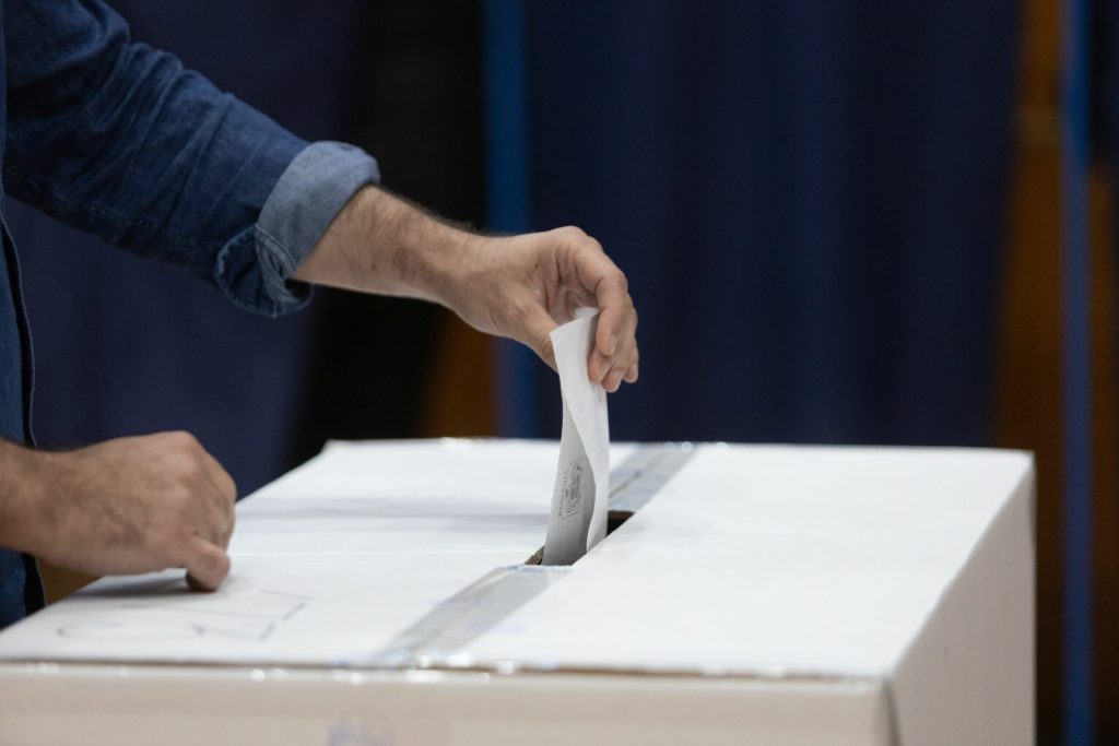 Surpriză în Franța: un alegător din șase a utilizat inteligența artificială pentru a-și decide votul. 2 Surpriza in Franta un alegator din sase a utilizat inteligenta artificiala pentru a si decide votul