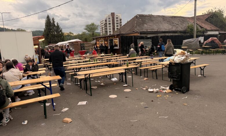 Targul de placinte si capsuni a fost inchis la Brasov din cauza mizeriei Primarul O sarbatoare de prost gust