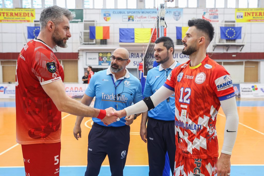Titlul la volei masculin se va decide vineri in Bucuresti Dinamo si Arcada se vor intalni in meciul decisiv al finalei
