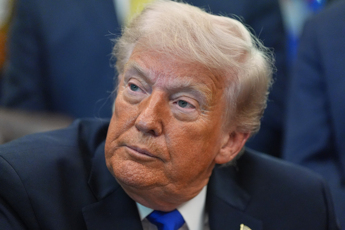 Trump avertizeaza ca va majoriza tarifele pentru automobilele din UE la 25