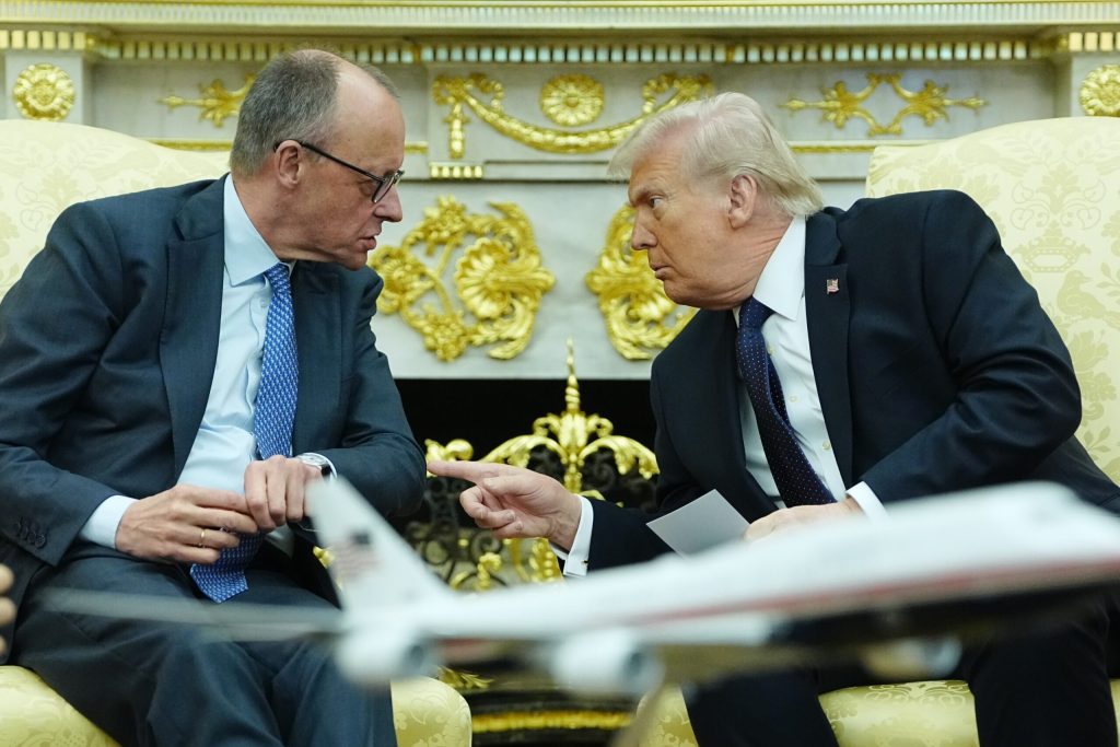 Trump il critica sever pe cancelarul Germaniei pentru atitudinea sa fata de Ucraina Ce i a reprosat