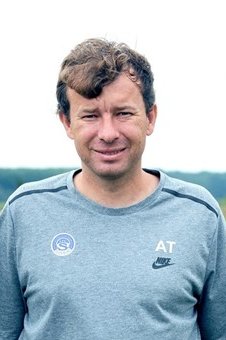 UEFA l a suspendat pe via ta pe antrenorul care filma sportivele cu camere ascunse Ce s a descoperit in acest caz