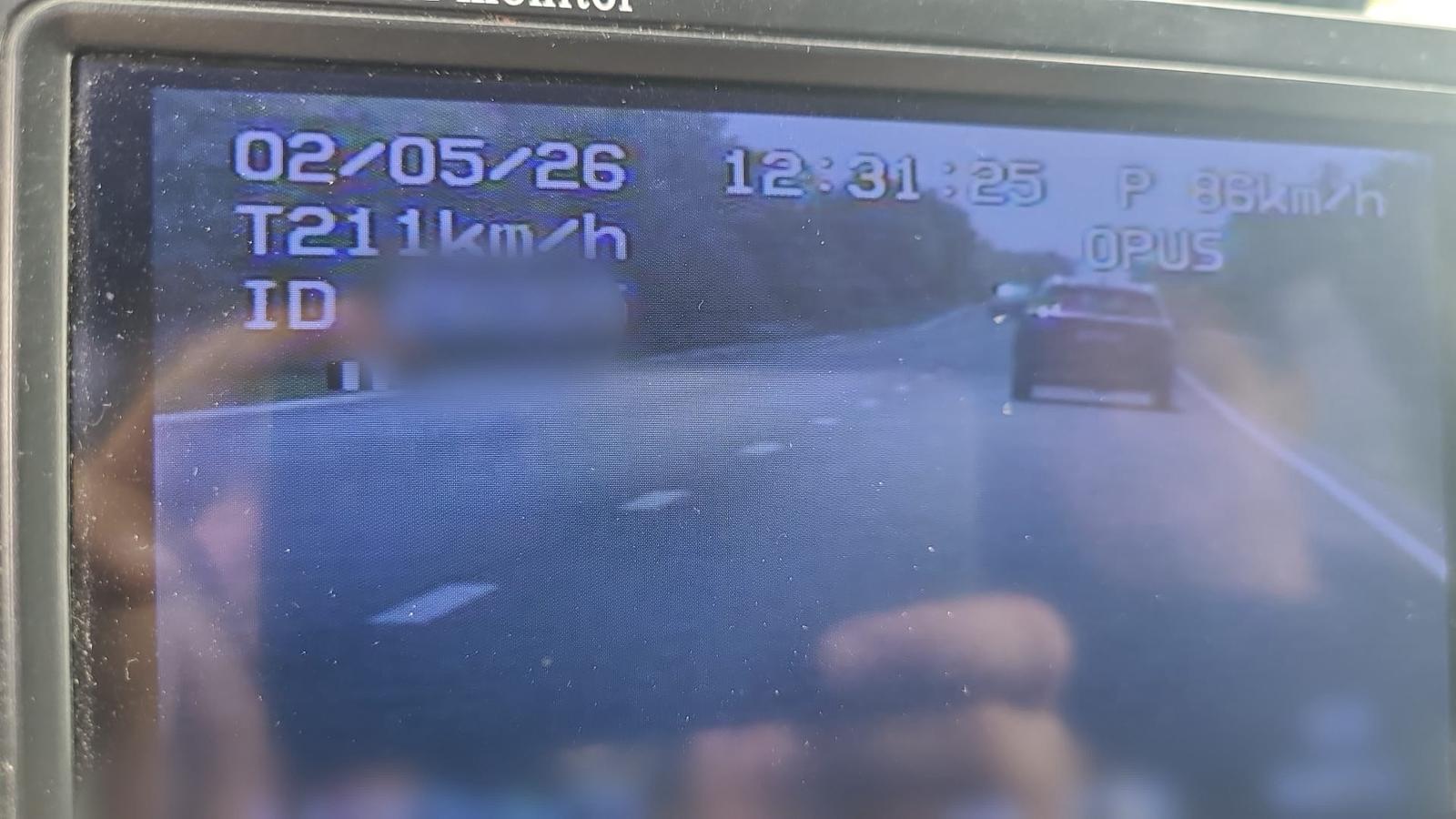 Un sofer din Timis prins conducand cu peste 200 km h pe un drum national