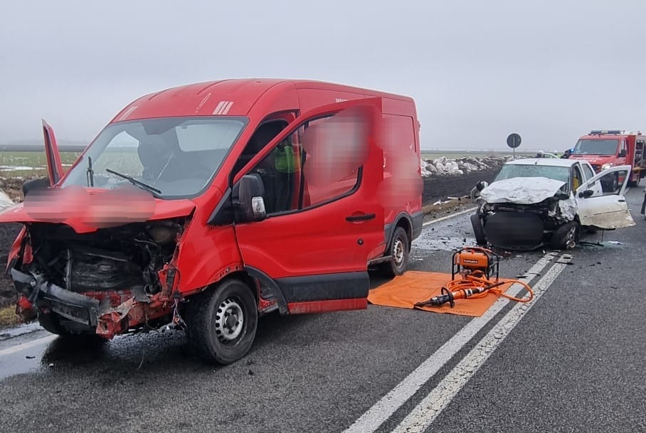 Accident grav în Cluj: Un bărbat de 30 de ani a suferit un stop cardiorespirator în urma unei coliziuni violente cu o autoutilitară, mobilizare de urgență din partea autorităților. 2 accident grav in cluj un barbat de 30 de ani a suferit un stop cardiorespirator in urma unei coliziuni violente cu o autoutilitaria mobilizare de urgenta din partea autoritatiilor