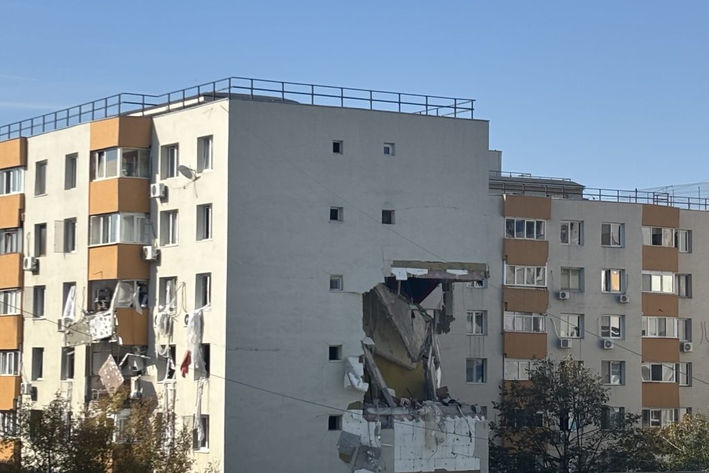 Patru persoane și trei companii, investigate în legătură cu explozia de la blocul din Rahova. 2 patru persoane si trei companii investigate in legatura cu explozia de la blocul din rahova