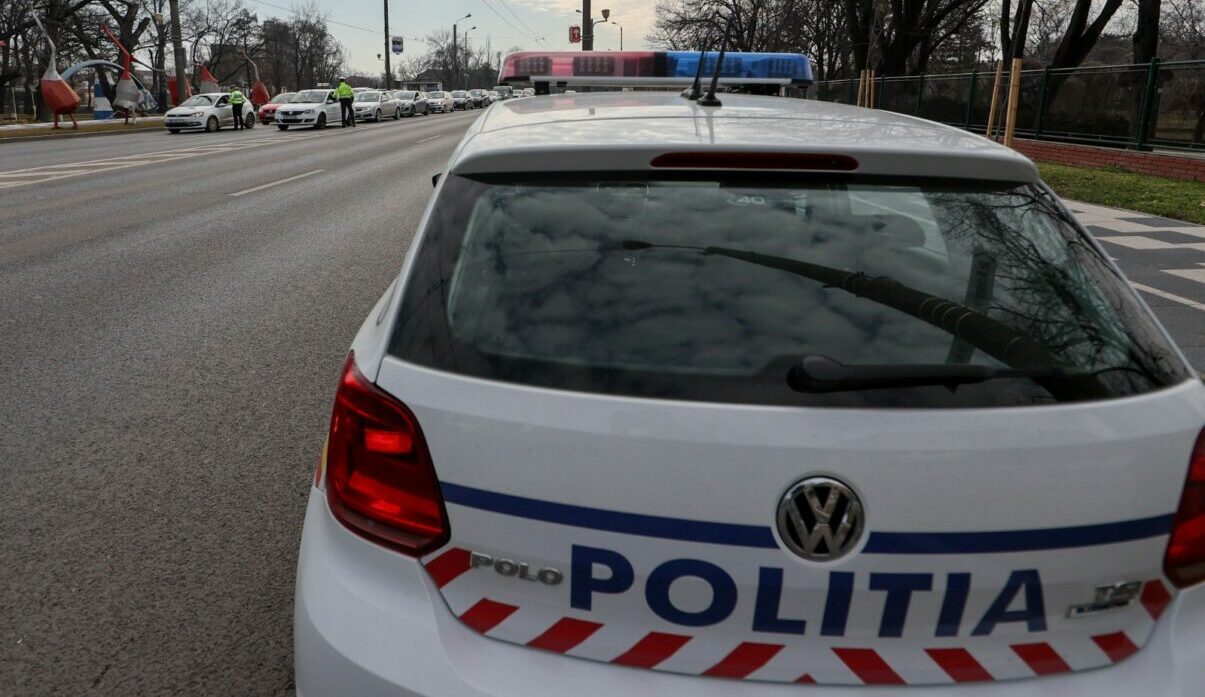 scena de groaza in mioveni un barbat a fost gasit mort pe scara unui bloc