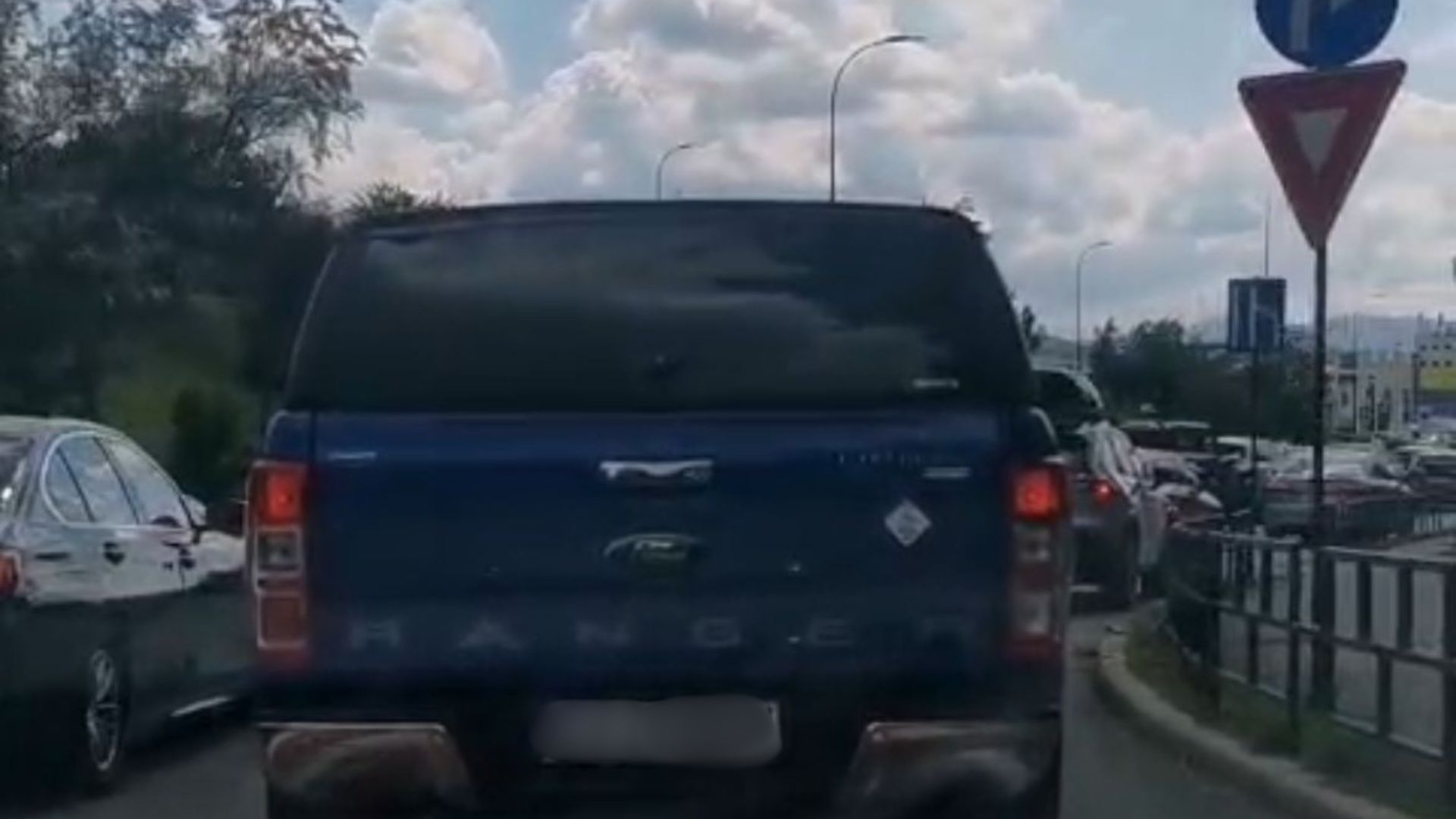 video cosmar in trafic spre floresti chiar si duminica coloane interminabile de masini pe ruta cluj floresti din cauza lucrarilor