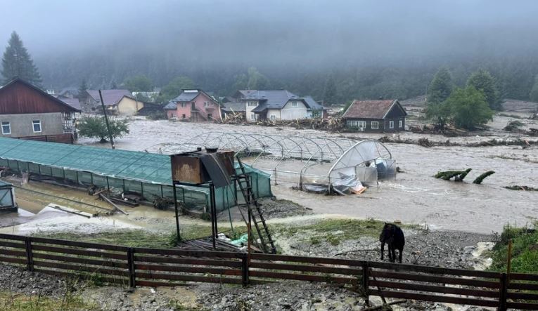 ALERTĂ de inundații în Cluj în acest weekend, pe Someșul Mic și Arieș. COD GALBEN pentru viituri rapide, torenți și scurgeri de pe versanți. 2 ALERTA de inundatii in Cluj in acest weekend pe Somesul Mic si Ariest COD GALBEN pentru viituri rapide torenti si scurgeri de pe versanti
