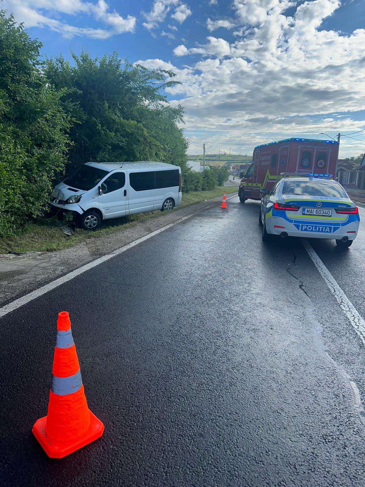 Accident in judetul Sibiu Cinci persoane dintr un microbuz au fost spitalizate
