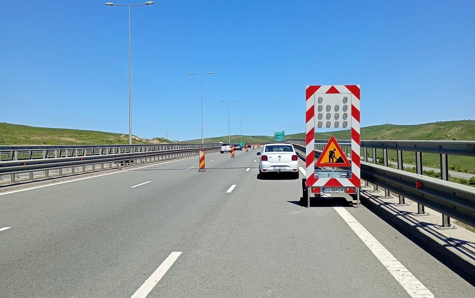 Atentie soferi din Cluj Lucrari pe A3 astazi pana la ora 1500 Banda I este complet blocata viteza este restrictionata iar trebuie sa va adaptati traseul