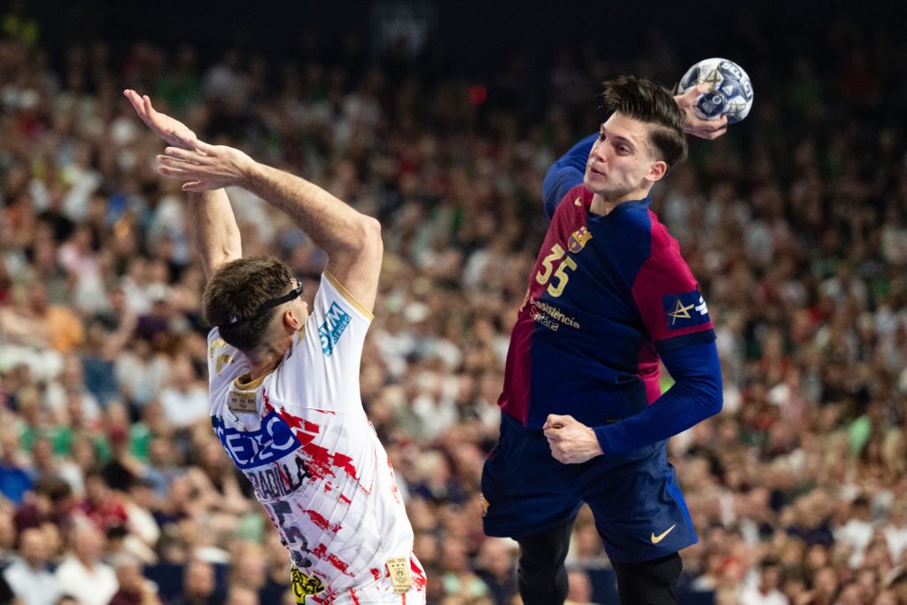 Barcelona a doilea finalista a Ligii Campionilor la handbal masculin Victorie dupa prelungiri impotriva celor de la Aalborg